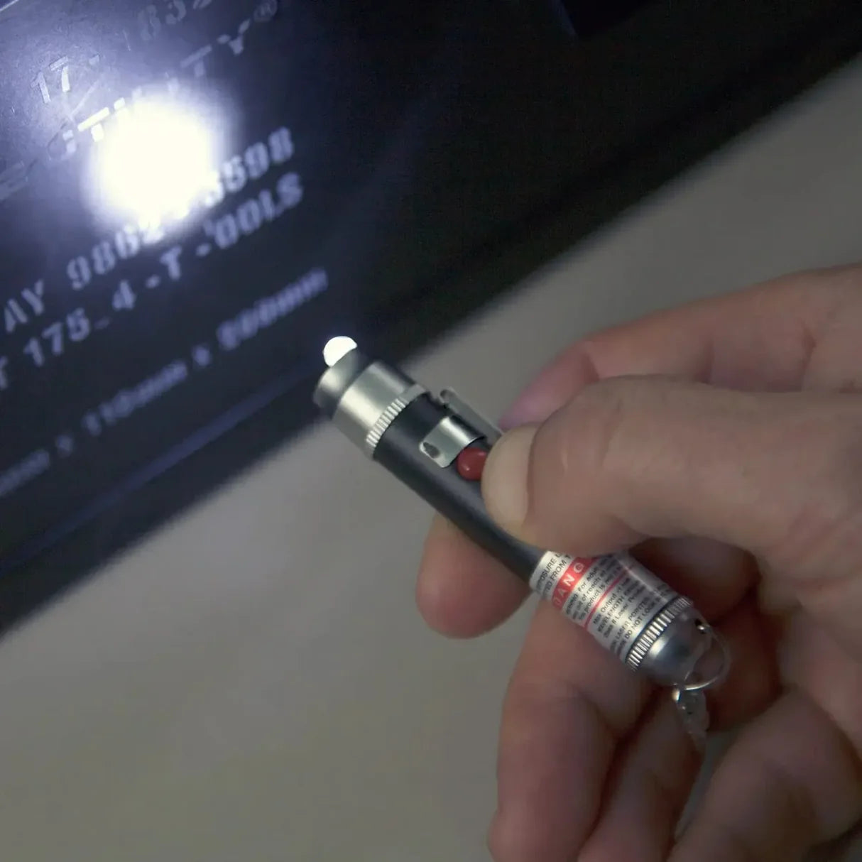 TU211 TRUE UTILITY LASERLITE